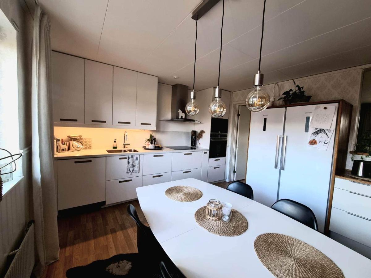 Hus I Lugnt Omrade, 15 Min Fran Oerebro Villa Vintrosa Exterior photo