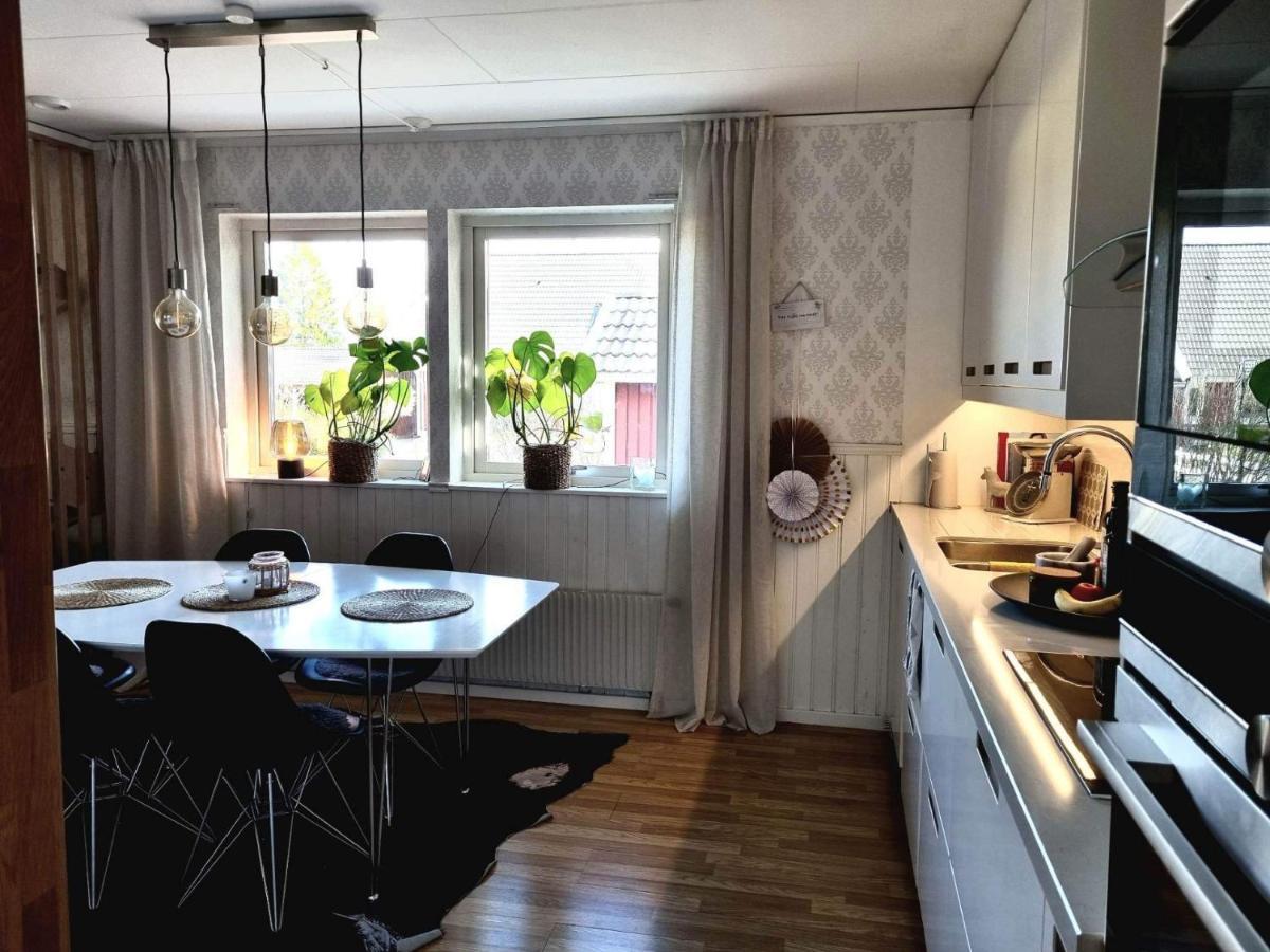Hus I Lugnt Omrade, 15 Min Fran Oerebro Villa Vintrosa Exterior photo
