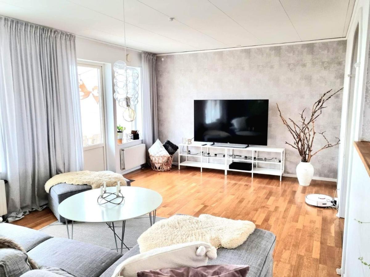 Hus I Lugnt Omrade, 15 Min Fran Oerebro Villa Vintrosa Exterior photo